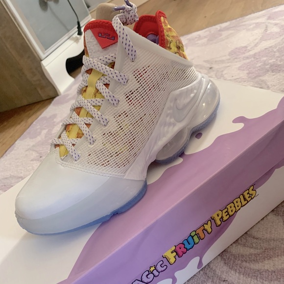 FLINTSTONE X LEBRON 19 LOW 'MAGIC FRUITY PEBBLES' WOMENS - Picture 1 of 2